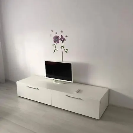 Locatie Buna La 2-3 Min De Plaja Apartment Mangalia Exterior photo