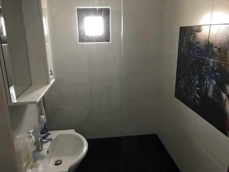 Locatie Buna La 2-3 Min De Plaja *