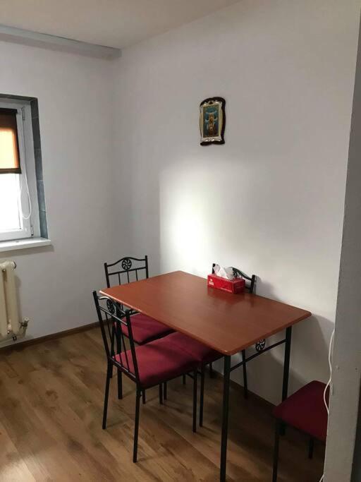 Locatie Buna La 2-3 Min De Plaja *